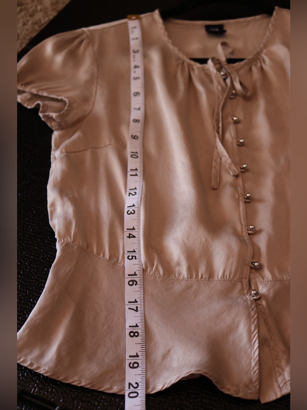 GAP 100% Silk Champagne Button Front Tie Blouse XS Peplum Puff Sleeve Y2K - Picture 12 of 14